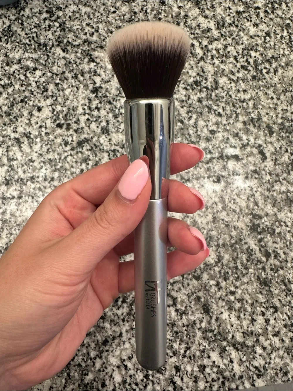 it cosmetics selling my